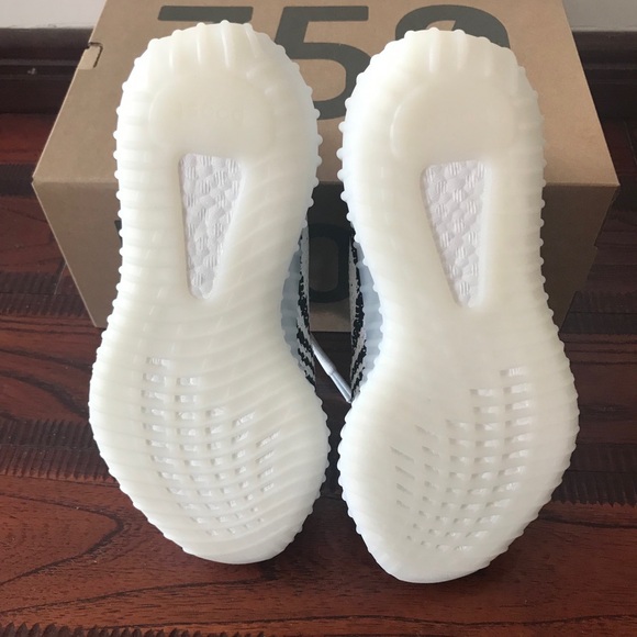 Yeezy Boost 350 V2 Zebra Women’s US 6.5 - Picture 4 of 6